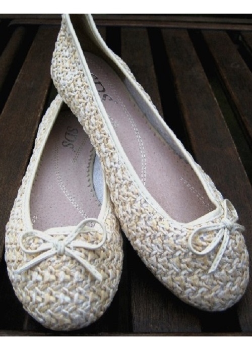 Beige flet flats